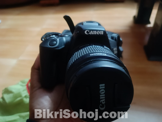 Canon250D(SL3) dslr camera